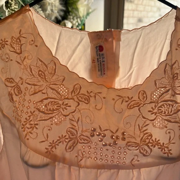 NOS Vintage 100% Silk Peach Embroidered Gown sz 42 NWT AS IS